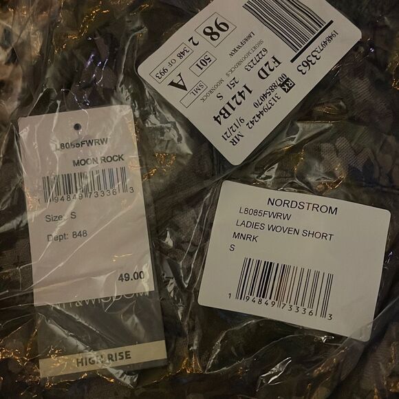 Nordstrom WIT & WISDOM smocked waist high rise pull on shorts moon rock camo gre - Picture 4 of 4